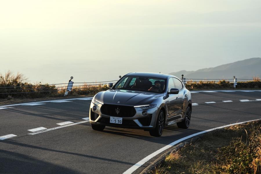  Maserati Levante Trofeo 2018 года  (JP) (фото 5 из 13)